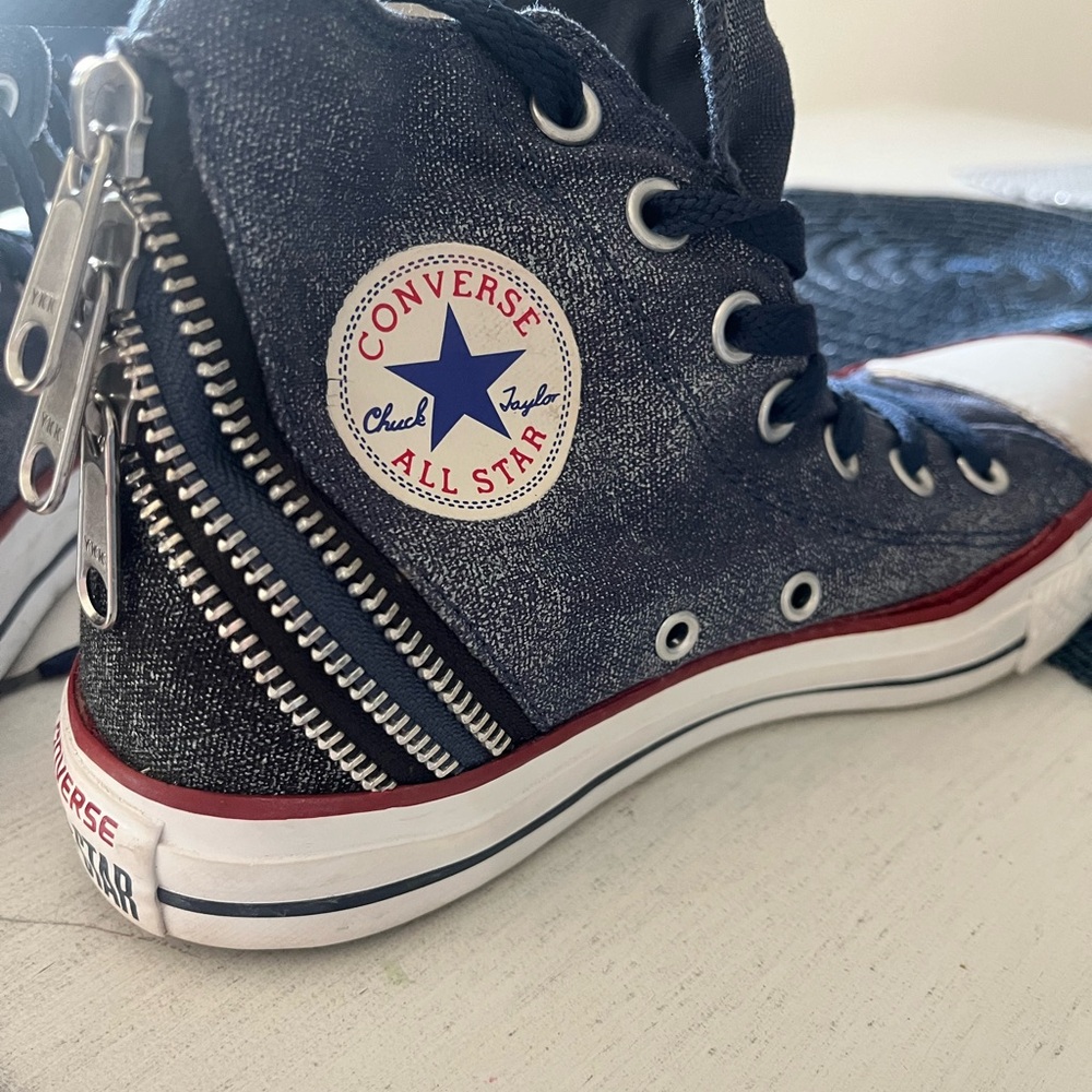 Very rare big kids Converse ( authentic) denim with zippers